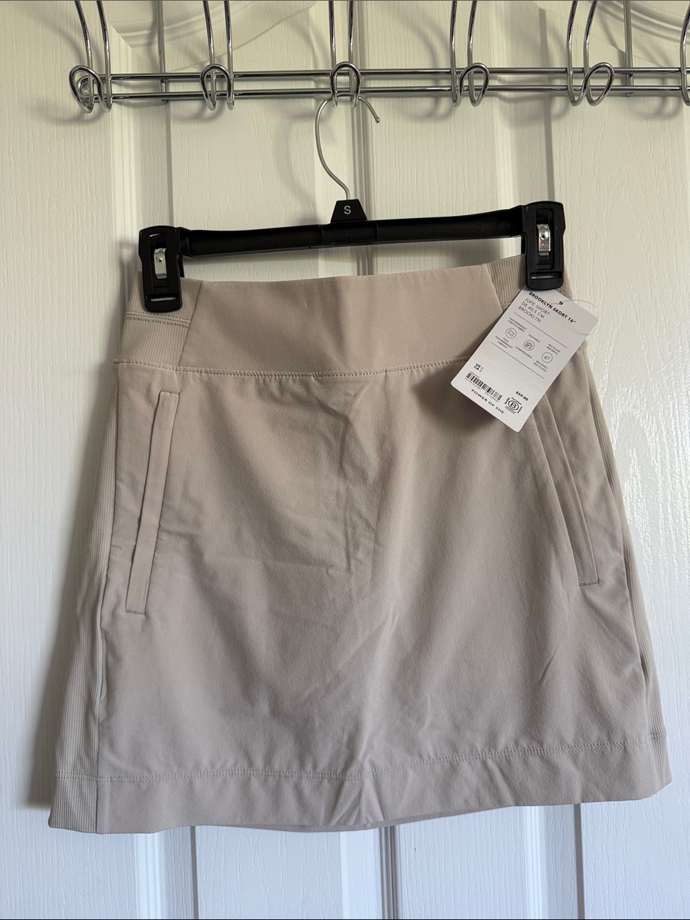 Athleta Brooklyn 16” Beige/Taupe/Stone Mini Skort
Size 0
